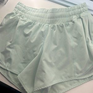 Lululemon Rare delicate mint size 2 4” hottie hots